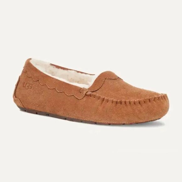 Ugg Scalloped Moc - Picture 1 of 9